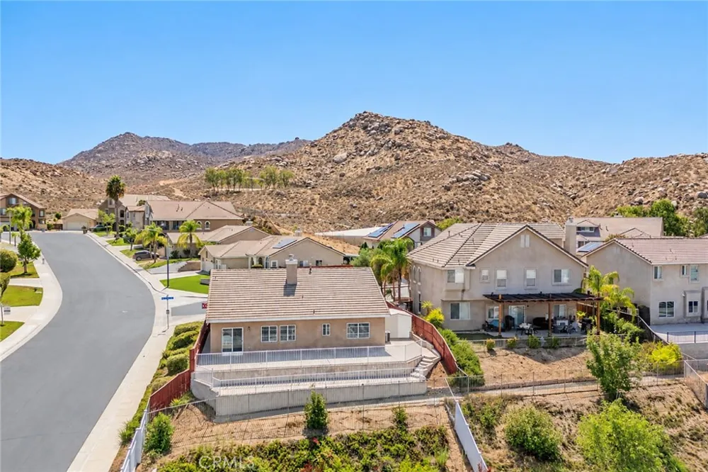 27698 Via Sol Arriva Moreno Valley, CA 92555