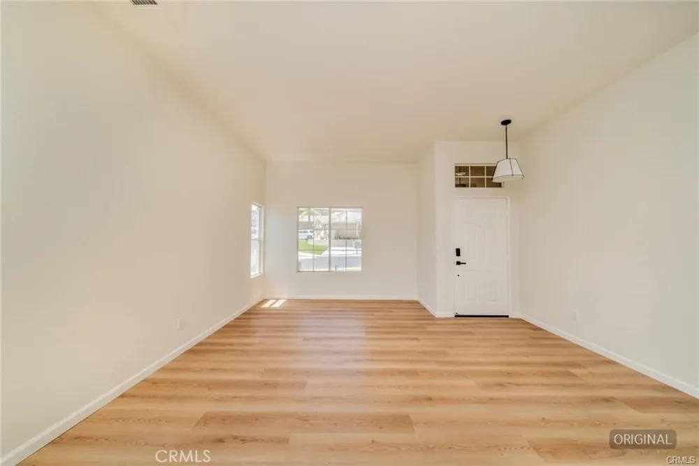27698 Via Sol Arriva Moreno Valley, CA 92555