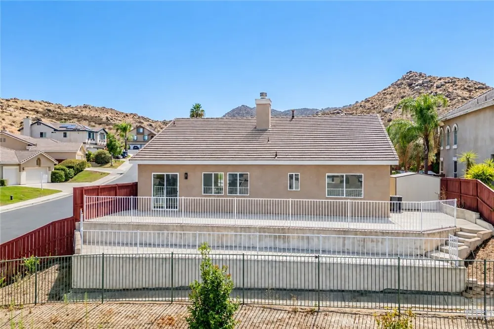 27698 Via Sol Arriva Moreno Valley, CA 92555