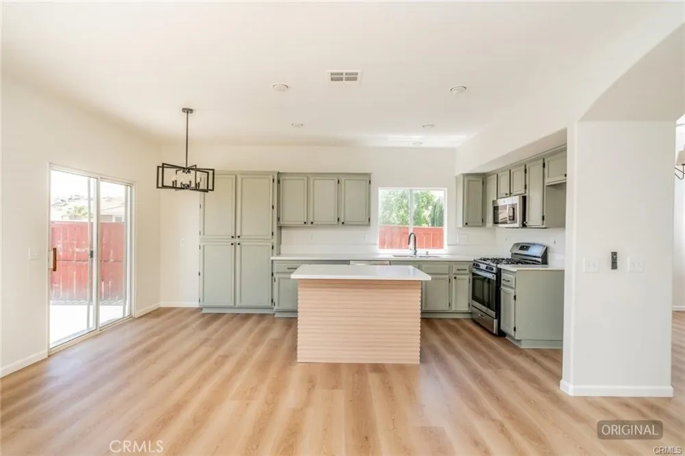 27698 Via Sol Arriva Moreno Valley, CA 92555