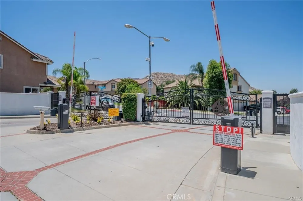 27698 Via Sol Arriva Moreno Valley, CA 92555