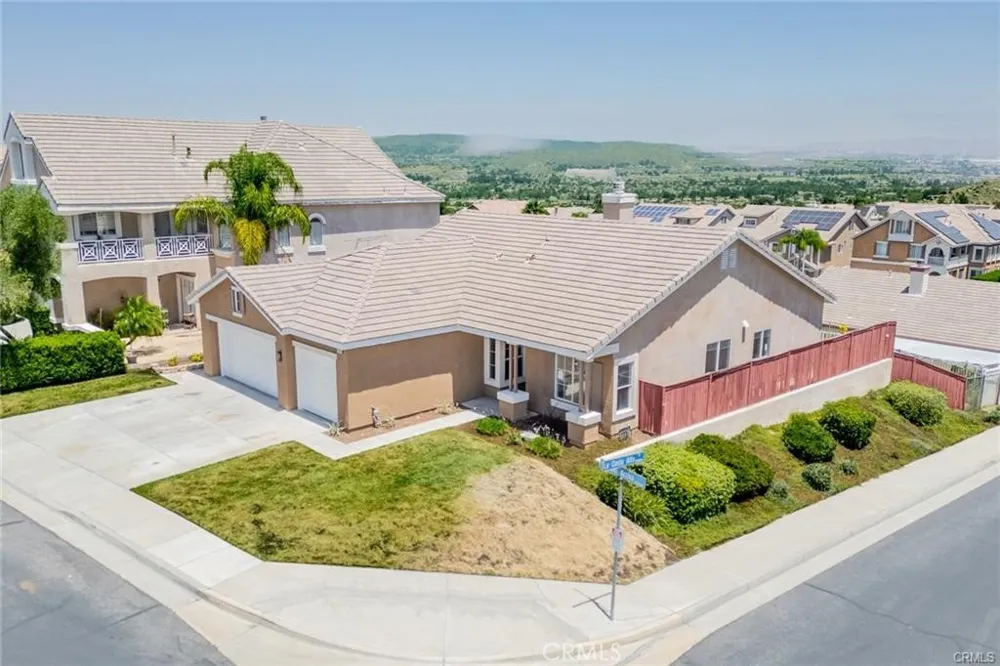 27698 Via Sol Arriva Moreno Valley, CA 92555