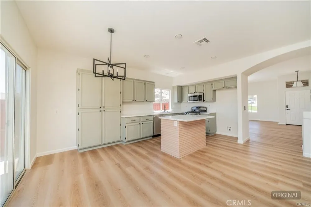 27698 Via Sol Arriva Moreno Valley, CA 92555