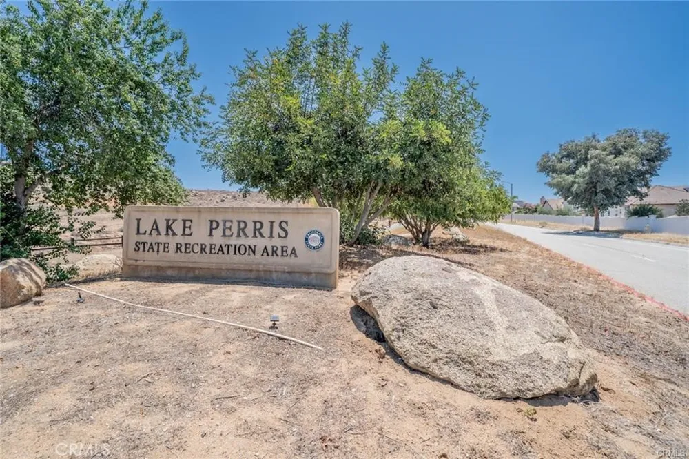 27698 Via Sol Arriva Moreno Valley, CA 92555