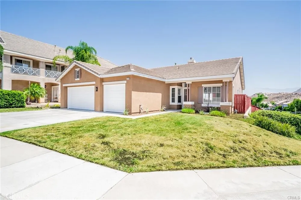 27698 Via Sol Arriva Moreno Valley, CA 92555