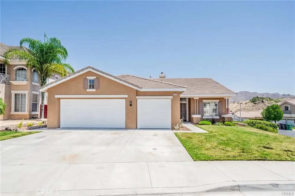 27698 Via Sol Arriva Moreno Valley, CA 92555