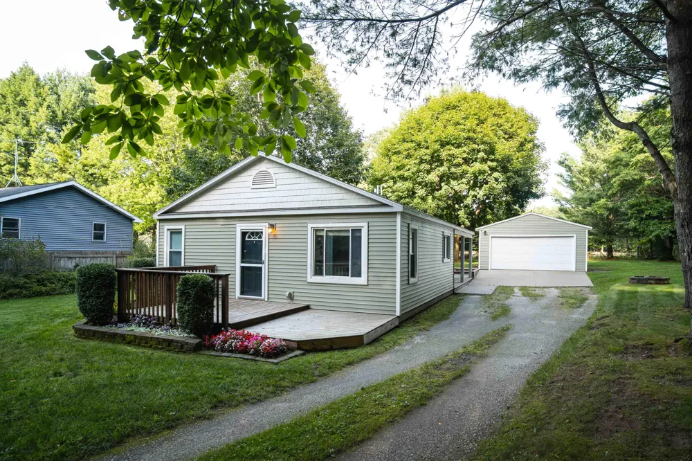 2016 Scenic Drive Muskegon, MI 49445