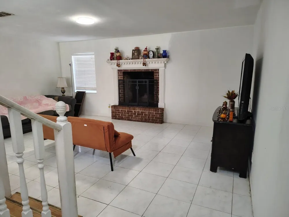 1208 S TAYLOR ROAD Seffner, FL 33584