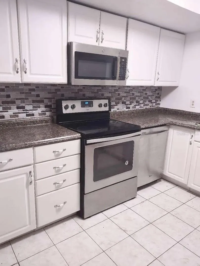 1208 S TAYLOR ROAD Seffner, FL 33584