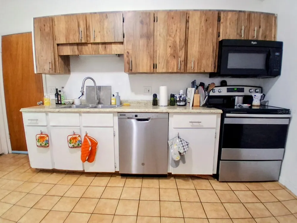 1208 S TAYLOR ROAD Seffner, FL 33584