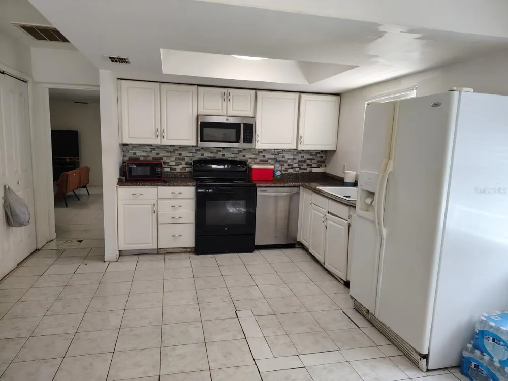 1208 S TAYLOR ROAD Seffner, FL 33584