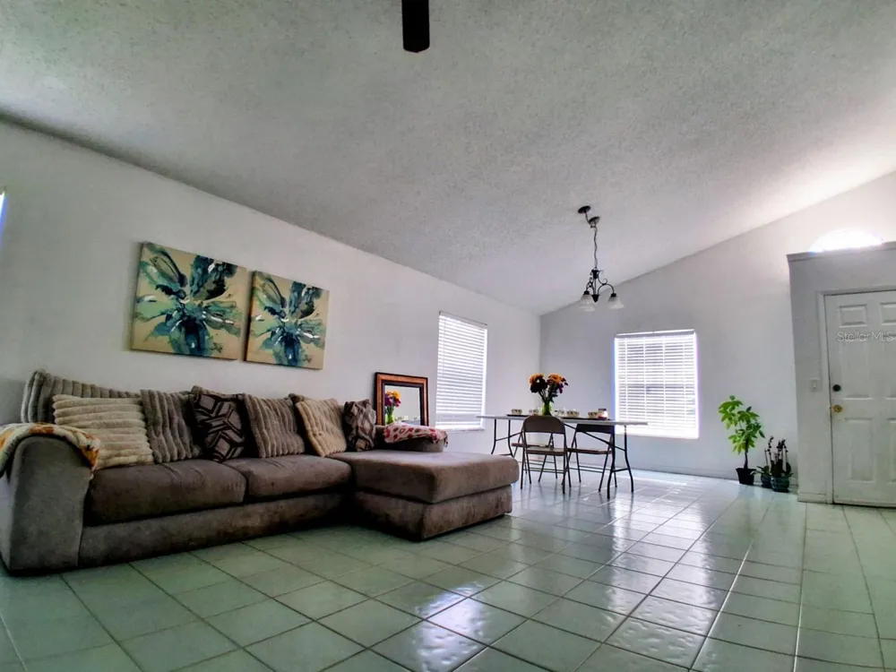 1208 S TAYLOR ROAD Seffner, FL 33584
