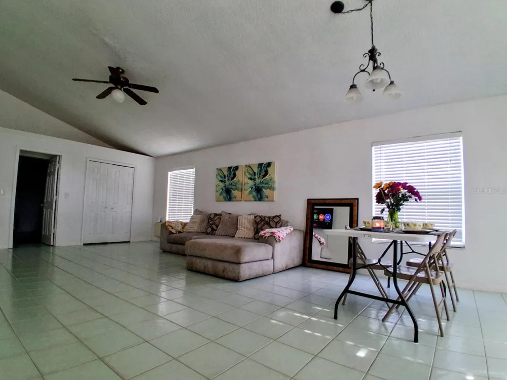1208 S TAYLOR ROAD Seffner, FL 33584