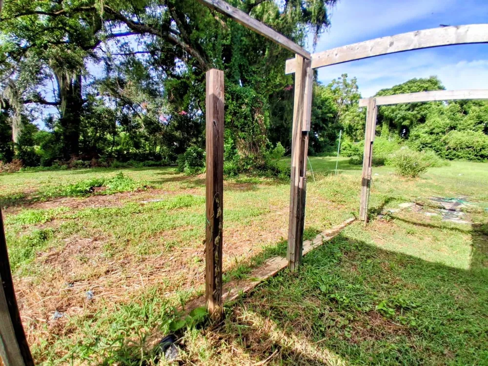1208 S TAYLOR ROAD Seffner, FL 33584