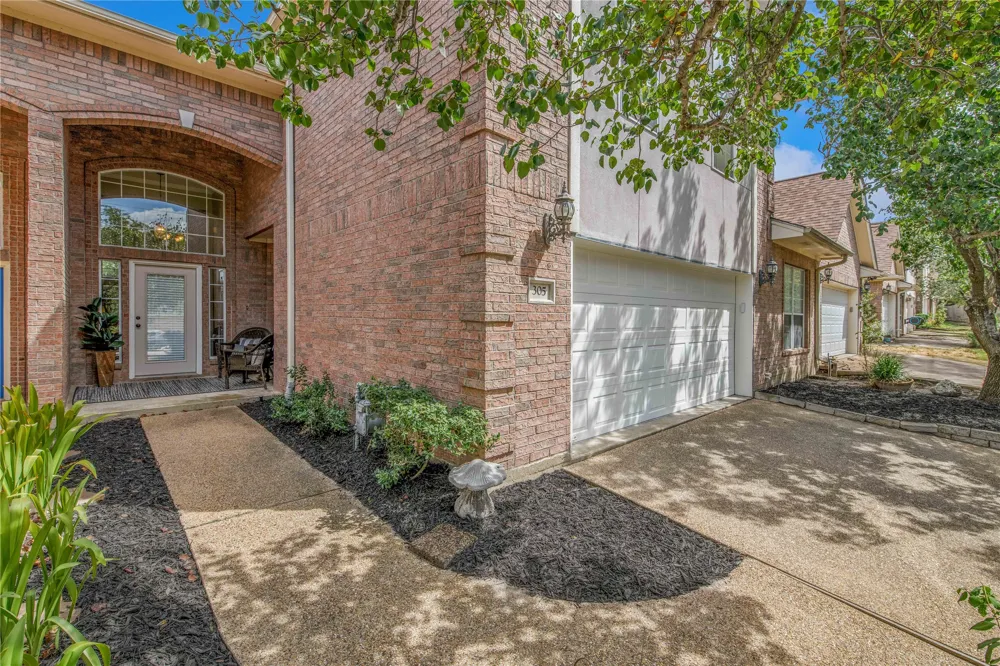 305 Chimney Hill Drive College Station, TX 77840