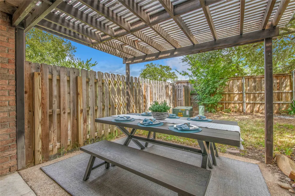 305 Chimney Hill Drive College Station, TX 77840
