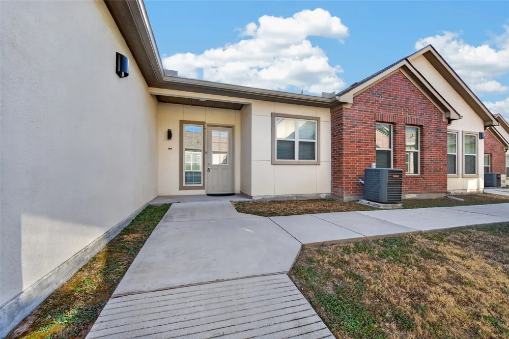 2400 Louis Henna Boulevard #209 Round Rock, TX 78664