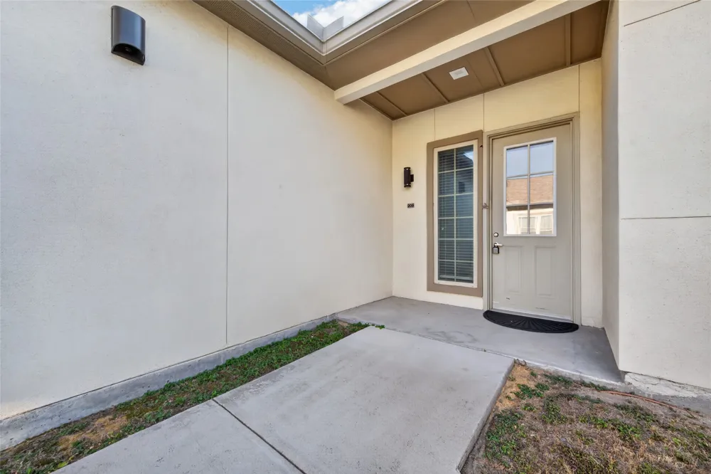 2400 Louis Henna Boulevard #209 Round Rock, TX 78664