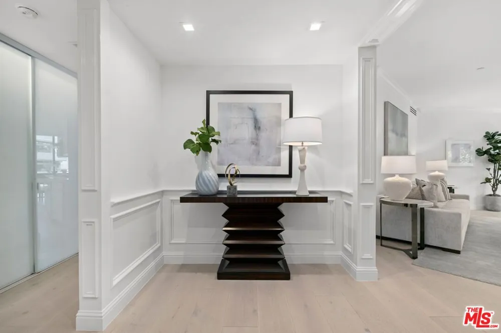 300 Swall Drive Beverly Hills, CA 90211