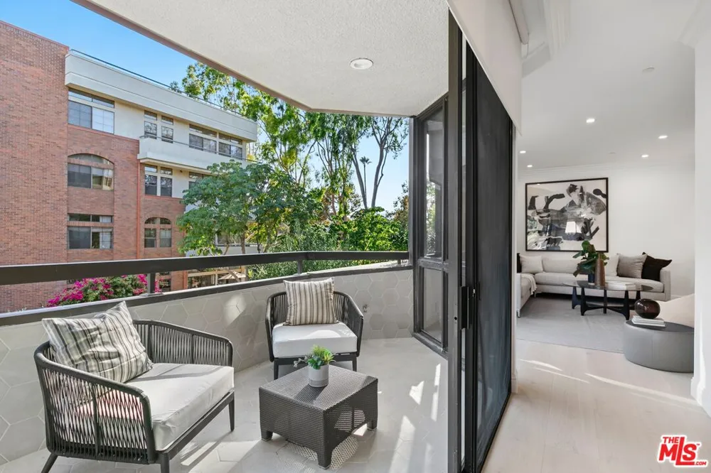 300 Swall Drive Beverly Hills, CA 90211