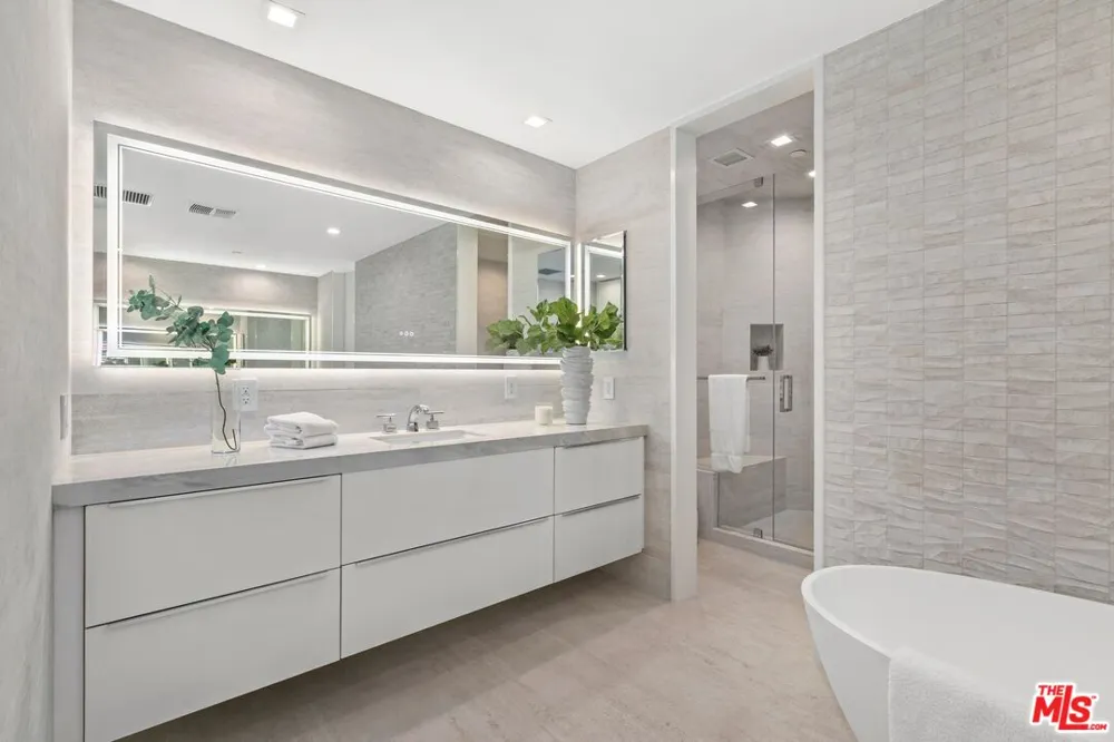 300 Swall Drive Beverly Hills, CA 90211