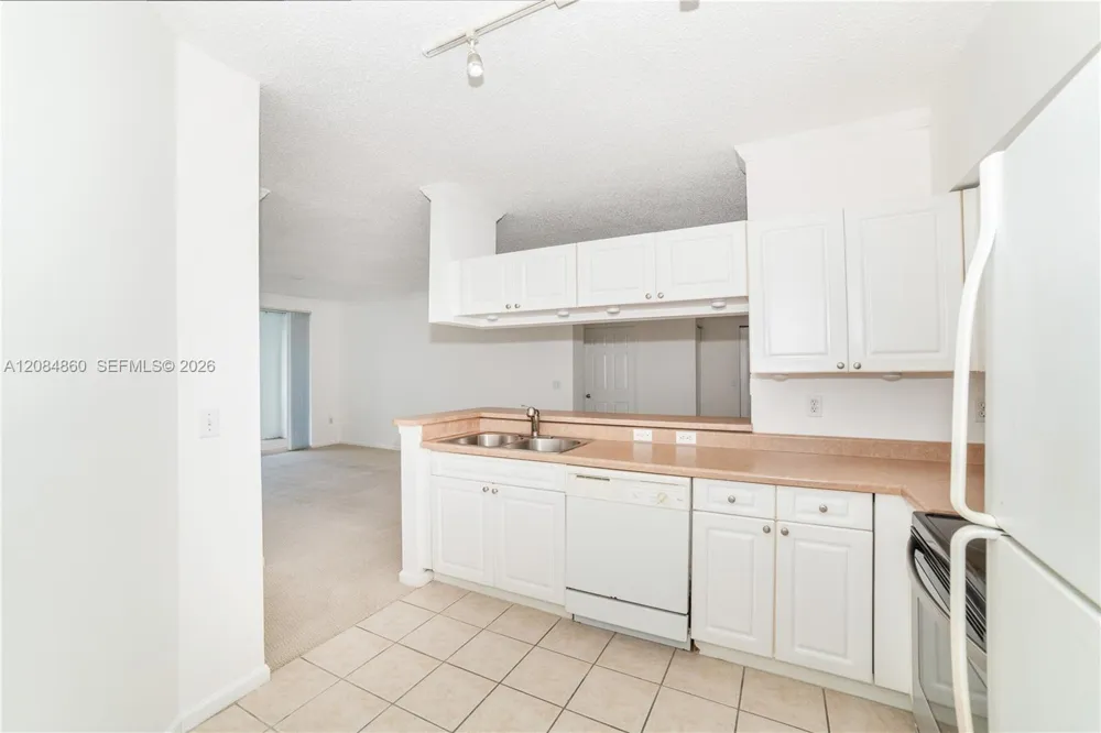 17150 Bay Rd #2512 Sunny Isles Beach, FL 33160