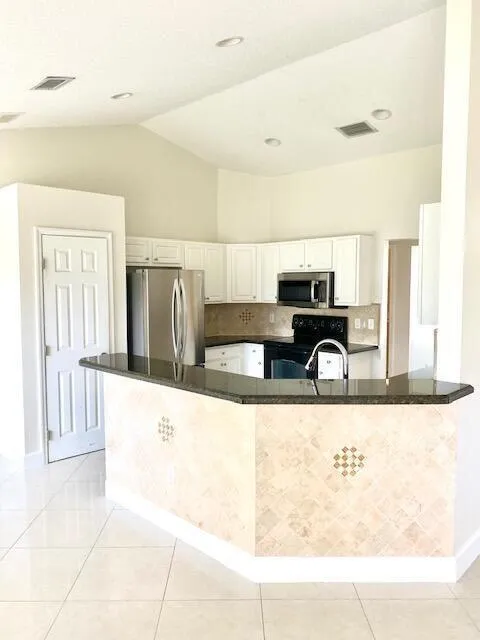 598 NW KINGSTON STREET Port St. Lucie, FL 34983