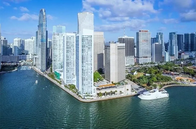 335 S Biscayne Blvd #1801 Miami, FL 33131