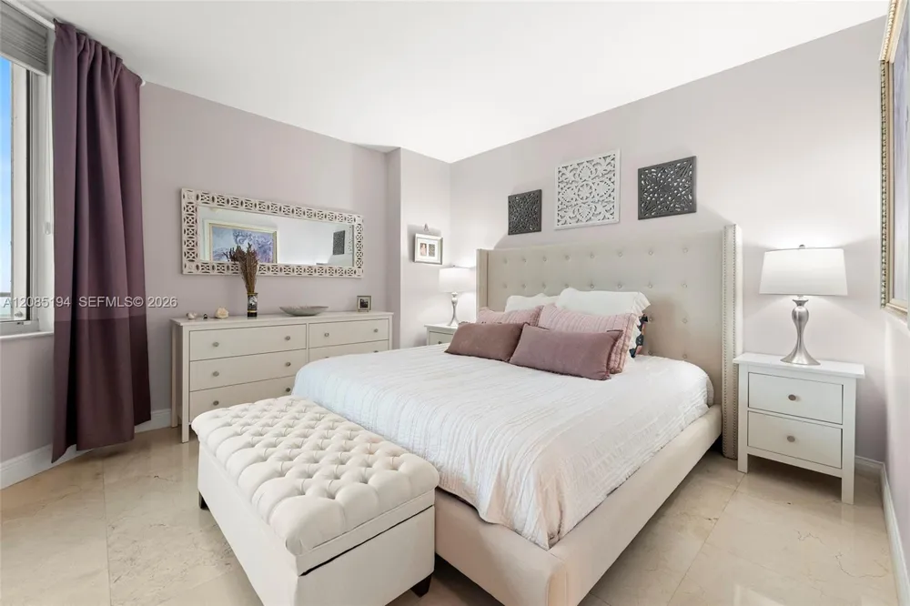 335 S Biscayne Blvd #1801 Miami, FL 33131