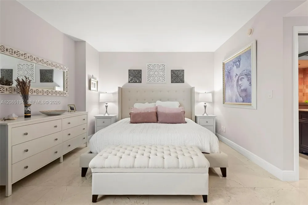 335 S Biscayne Blvd #1801 Miami, FL 33131
