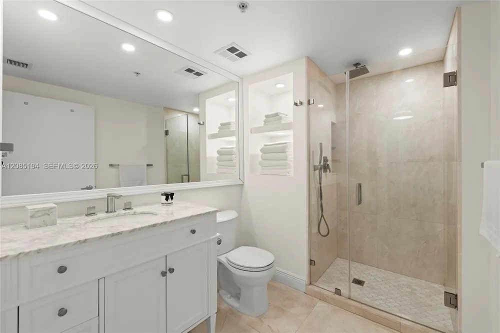 335 S Biscayne Blvd #1801 Miami, FL 33131