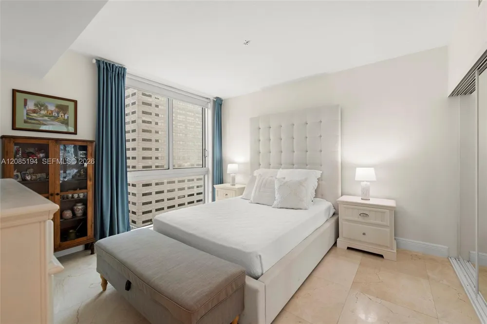 335 S Biscayne Blvd #1801 Miami, FL 33131