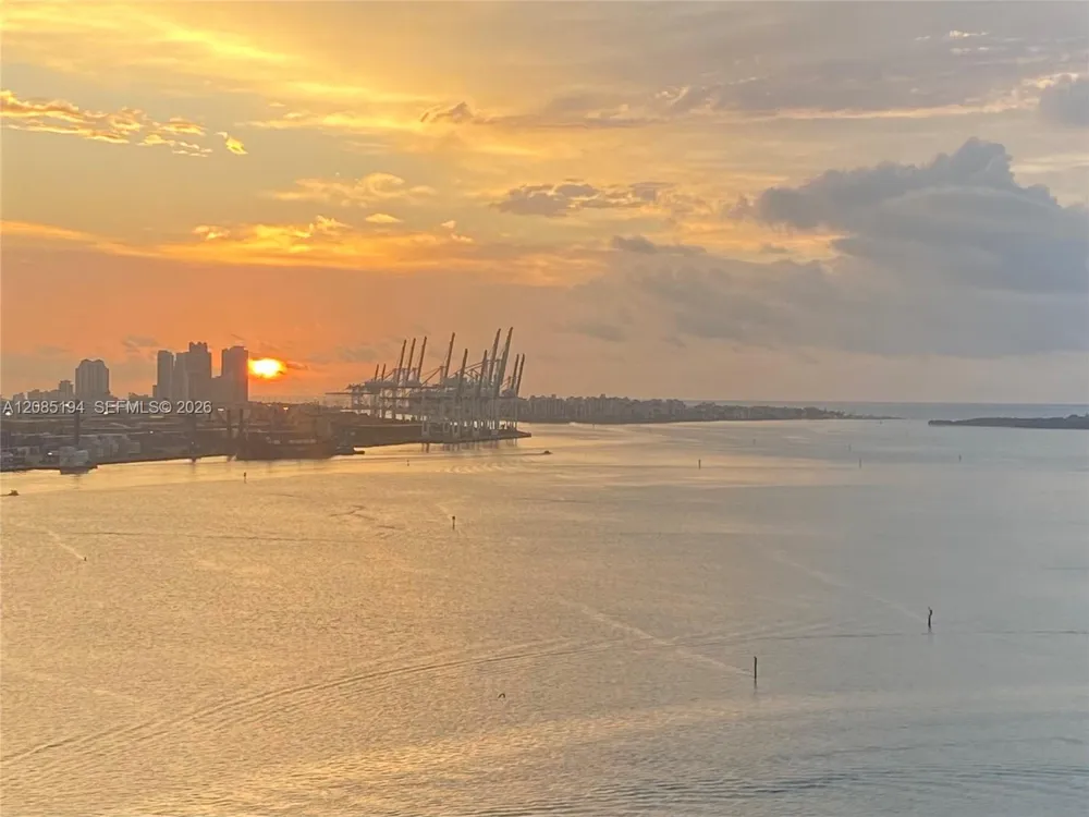 335 S Biscayne Blvd #1801 Miami, FL 33131