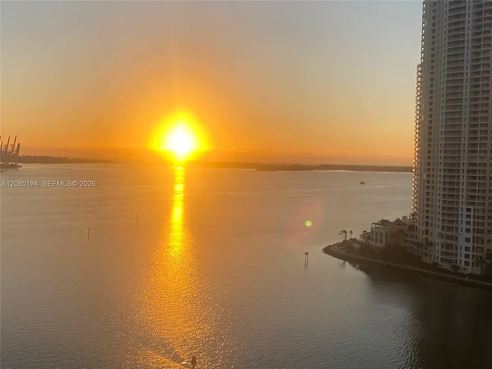 335 S Biscayne Blvd #1801 Miami, FL 33131