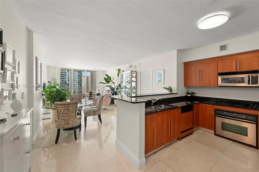 335 S Biscayne Blvd #1801 Miami, FL 33131