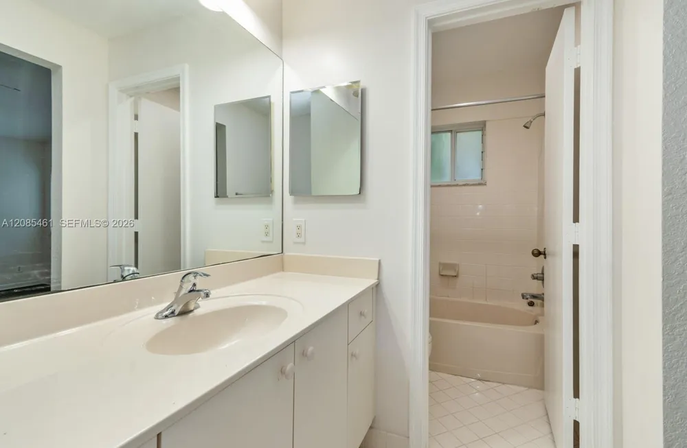 1211 Golden Cane Dr Weston, FL 33327