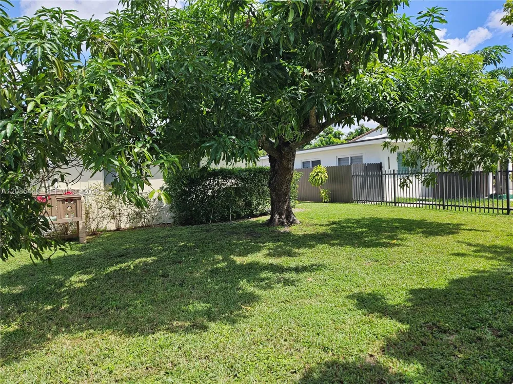 145 SW 60th Ct Miami, FL 33144