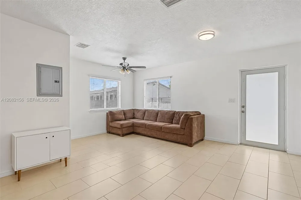10711 SW 70th St Miami, FL 33173