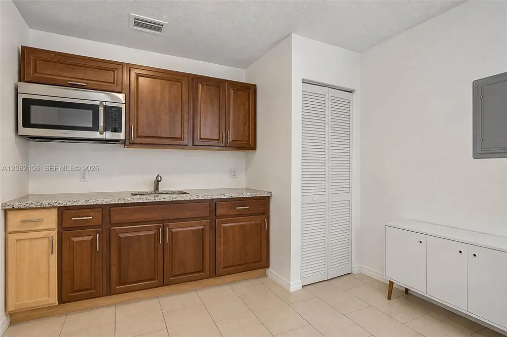 10711 SW 70th St Miami, FL 33173