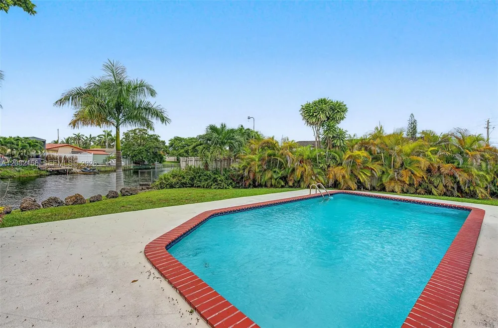 10711 SW 70th St Miami, FL 33173