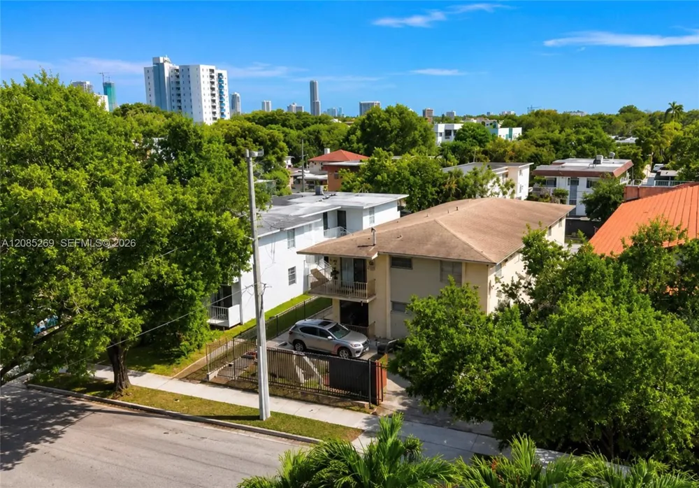 1332 SW 2nd St Miami, FL 33135