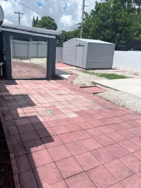 3611 SW 40th St West Park, FL 33023