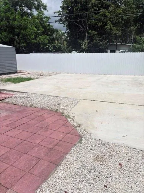 3611 SW 40th St West Park, FL 33023
