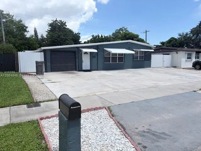 3611 SW 40th St West Park, FL 33023