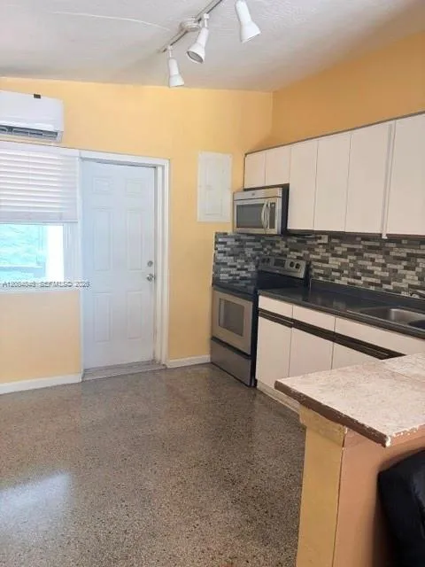 3611 SW 40th St West Park, FL 33023