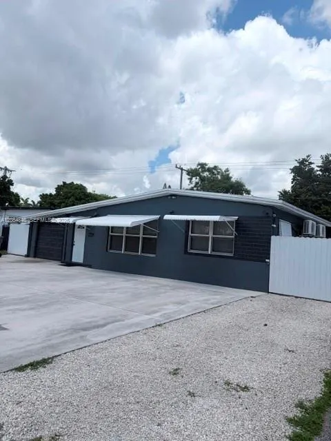 3611 SW 40th St West Park, FL 33023
