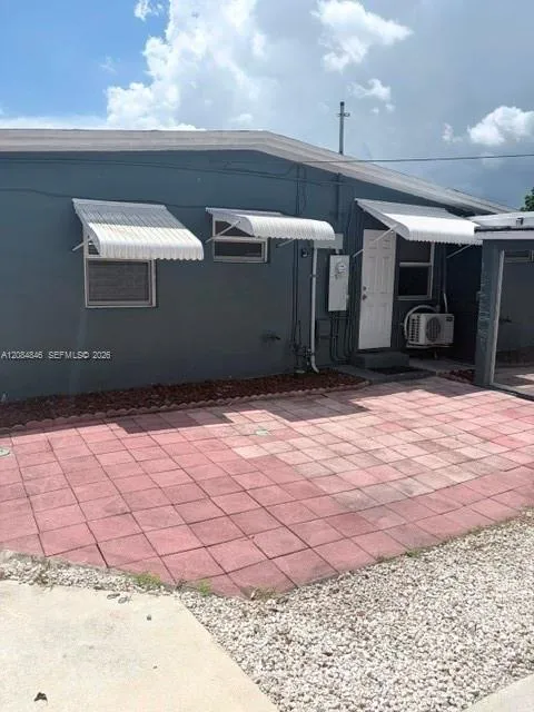3611 SW 40th St West Park, FL 33023