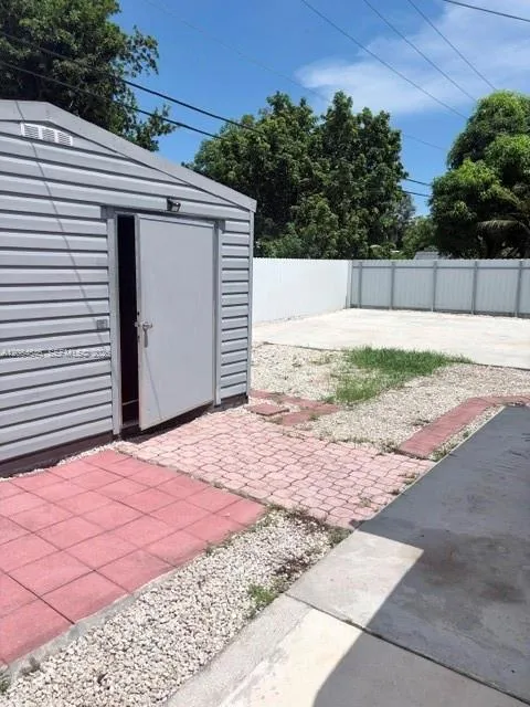 3611 SW 40th St West Park, FL 33023
