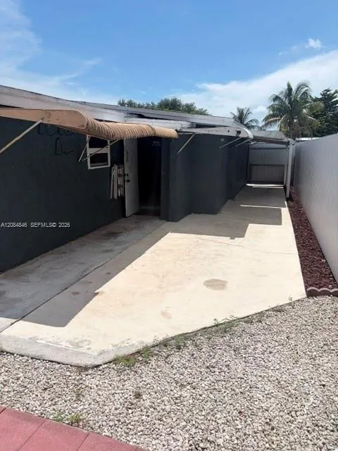 3611 SW 40th St West Park, FL 33023