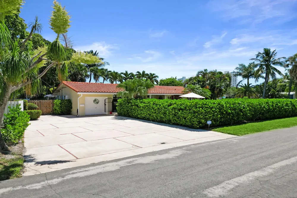 1900 RIVERSIDE DRIVE Pompano Beach, FL 33062